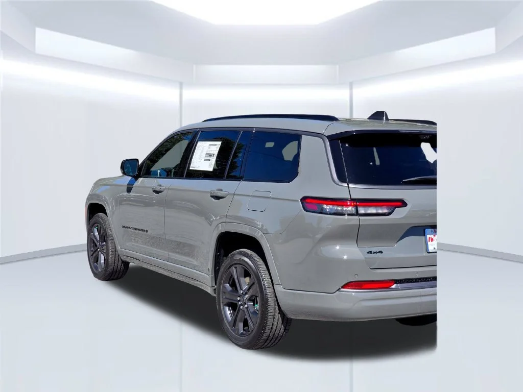 New 2027 Gray Jeep Limited Reserve image 41