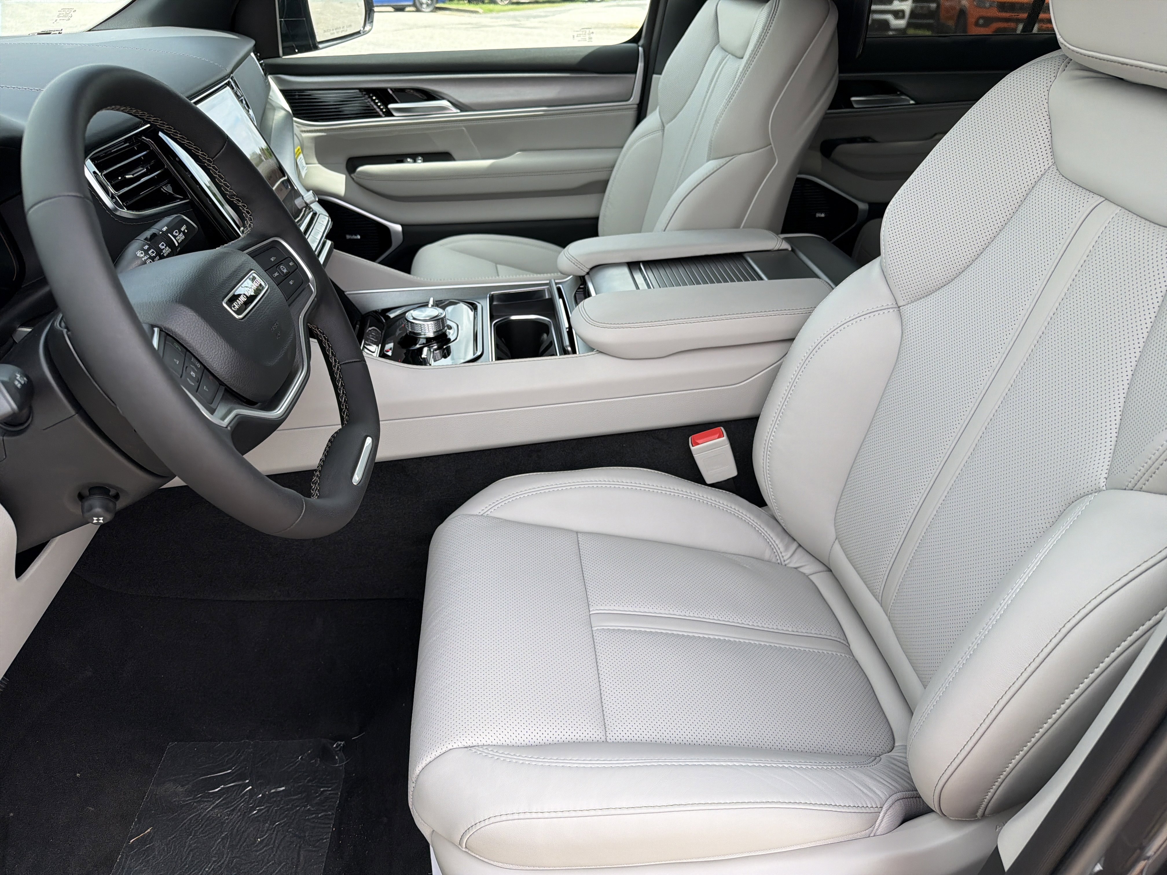 New 2026 Baltic-Gray Metallic Clear-Coat Exterior Paint Jeep Limited Reserve image 10