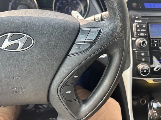 Used 2011 Red Hyundai SE image 19