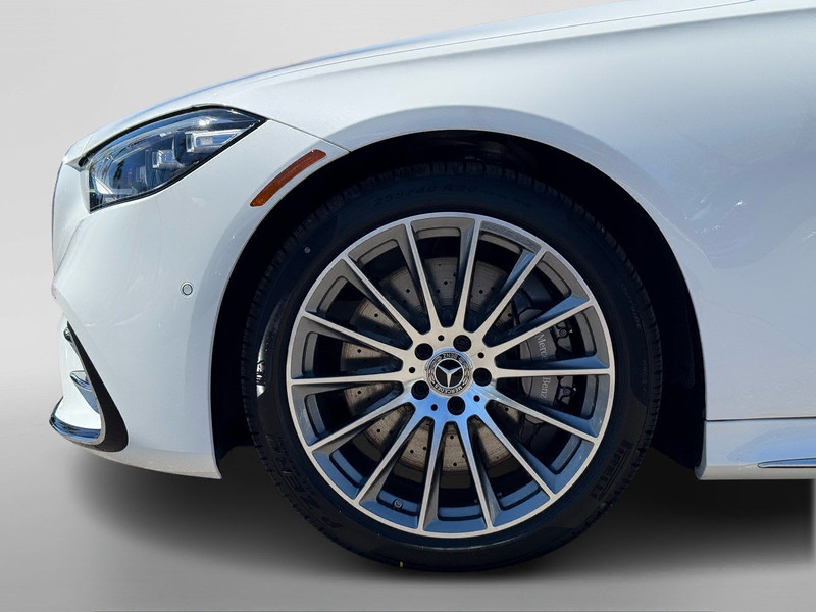 New 2026 MANUFAKTUR Moonlight White Metallic Mercedes-Benz S 580 4MATIC® Sedan image 10
