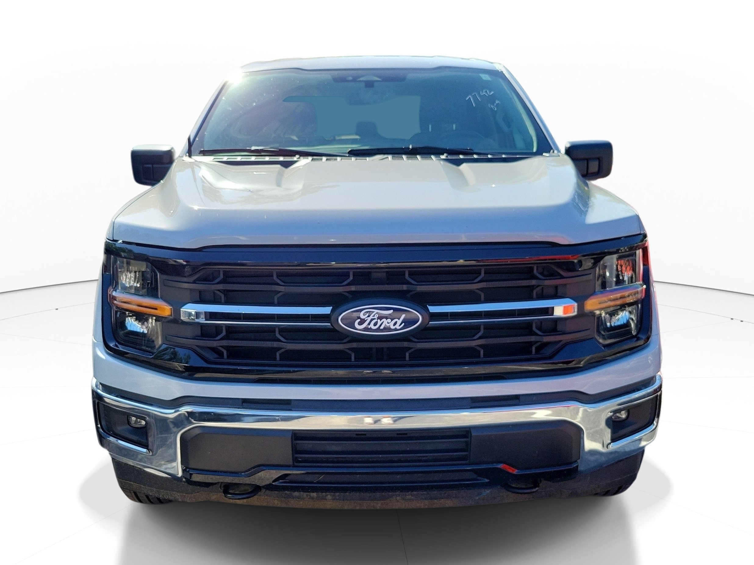 Used 2025 Space White Metallic Ford XLT image 1