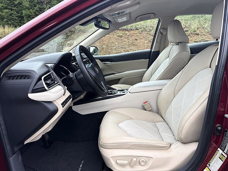 Used 2018 Ruby Flare Pearl Toyota XLE image 11
