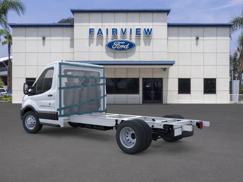 New 2026 Oxford White Ford Cutaway image 4