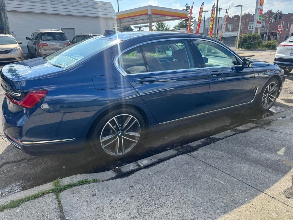 Used 2022 Blue BMW 750i xDrive image 6