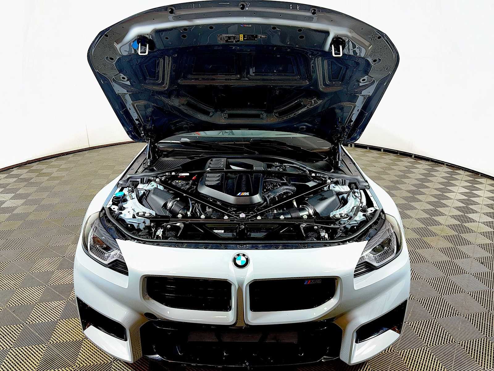 Used 2025 Brooklyn Grey Metallic BMW  image 31