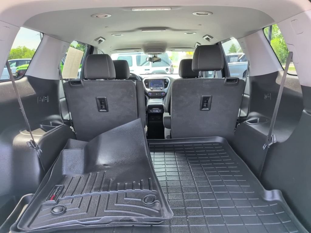 Used 2020 Black GMC SLE image 10