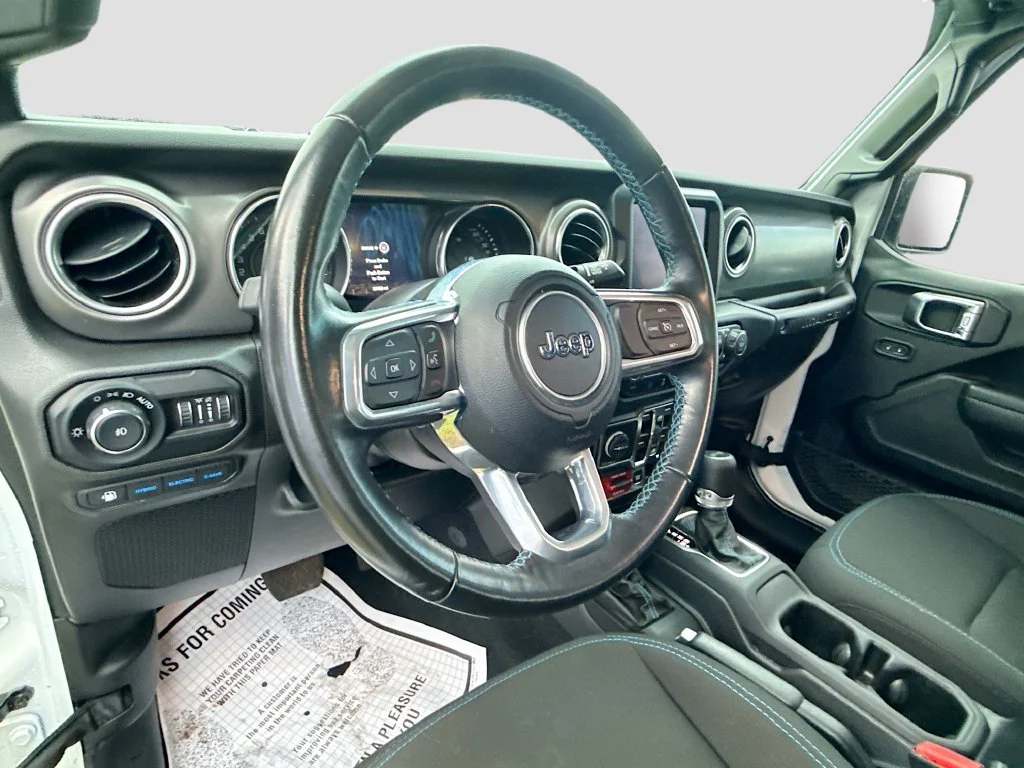 Used 2022 White Jeep Unlimited Rubicon 4xe image 13