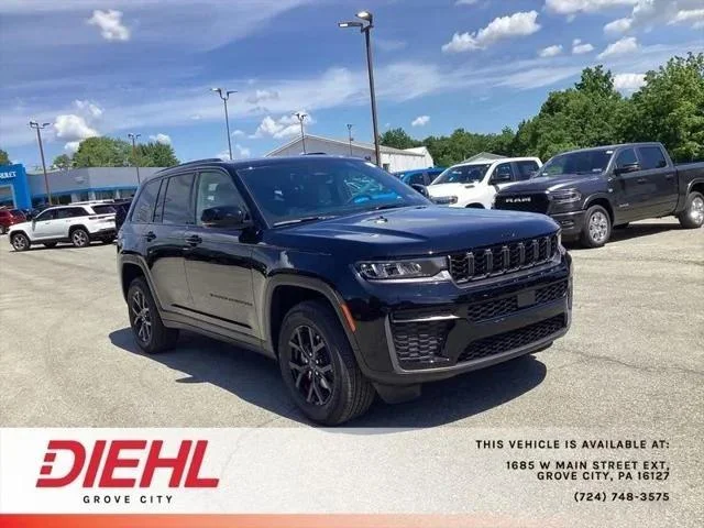 New 2026 Diamond Black Crystal Pearl-Coat Exterior Paint Jeep Laredo image 1
