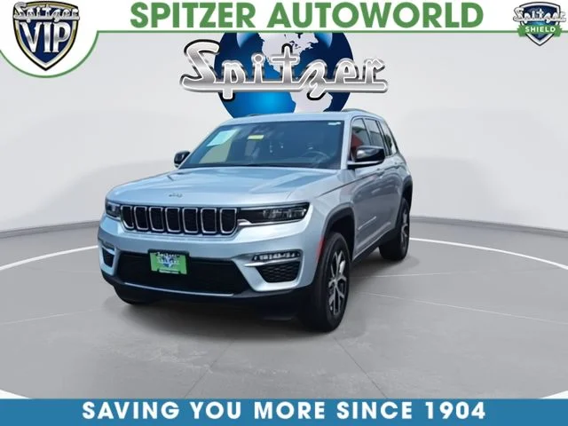 Used 2024 Silver Jeep Limited image 3