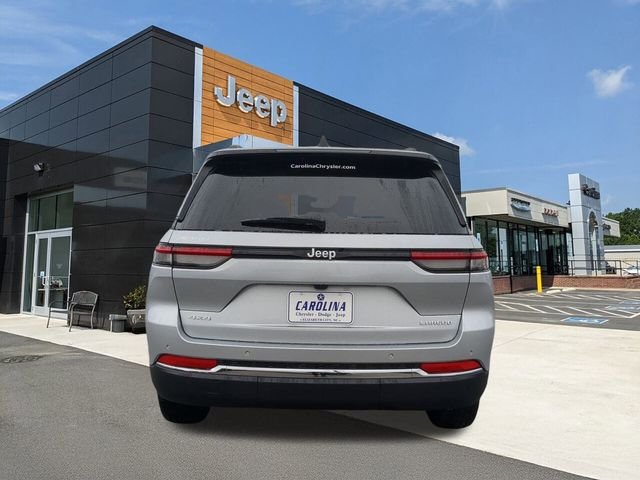 New 2025 Silver Zynith Exterior Paint Jeep Laredo image 13