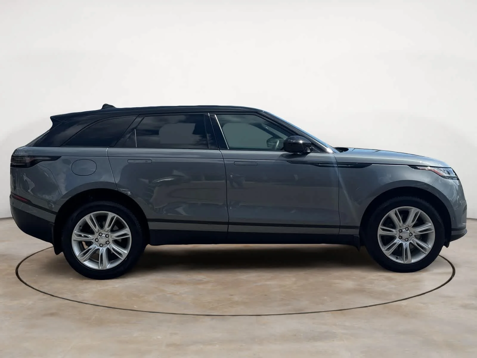Certified Used 2026 Zadar Grey Premium Metallic Land Rover S image 6
