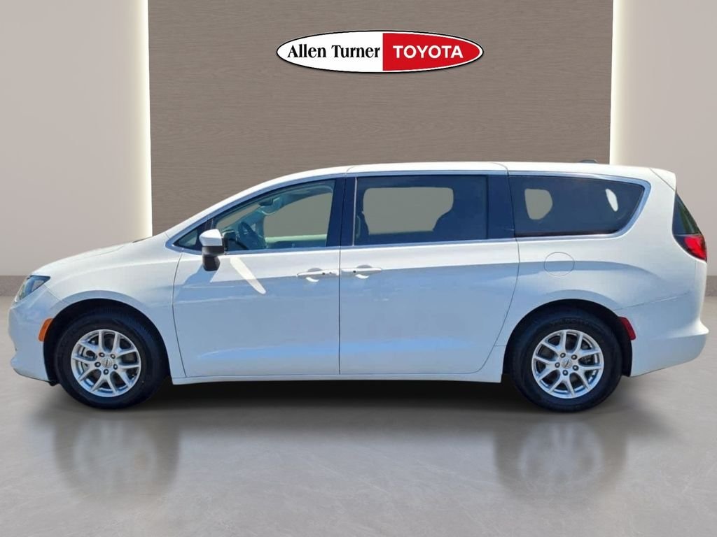 Used 2023 White Chrysler LX image 10