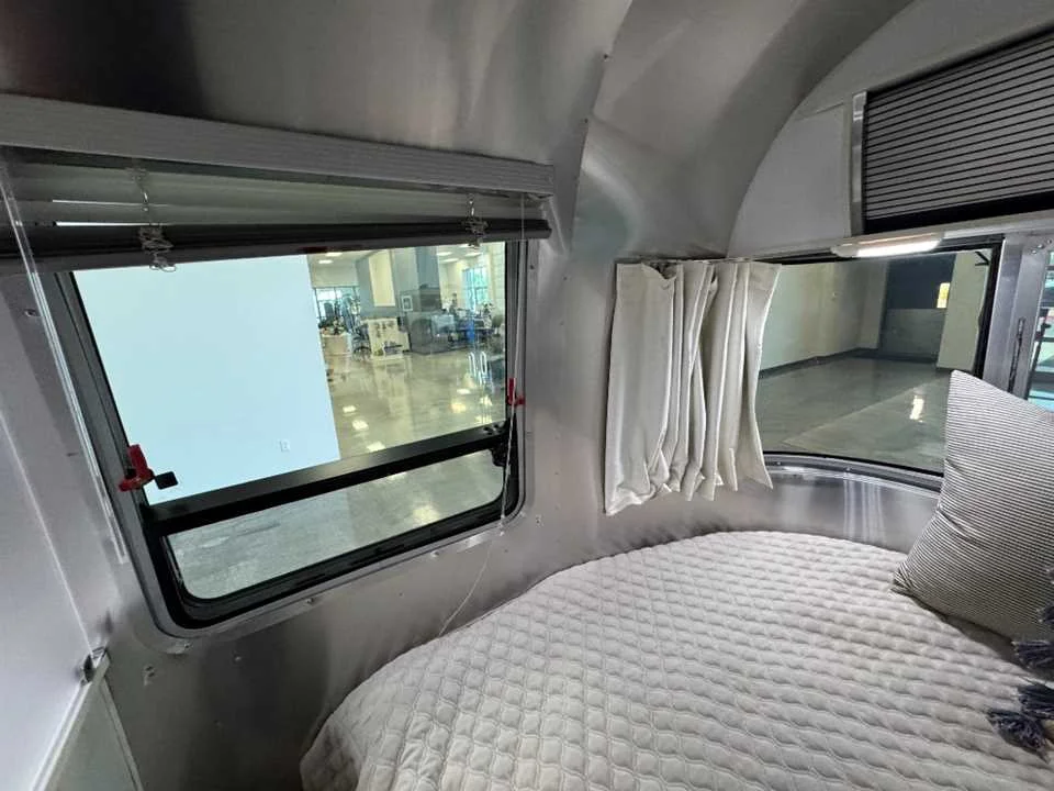 Used 2016 SILVER AIRSTREAM  image 21