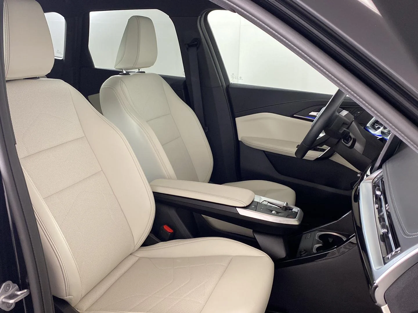 Used 2026 Black Sapphire Metallic BMW xDrive28i image 24