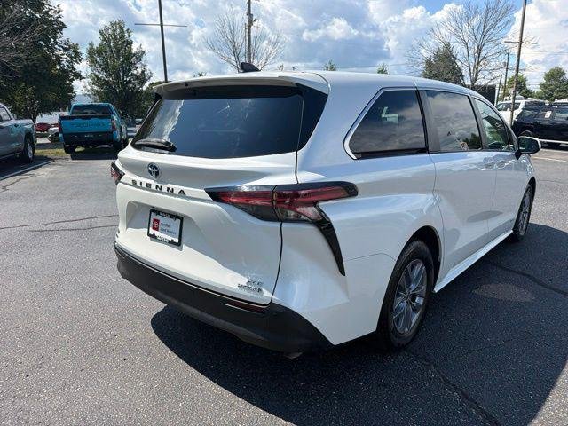 Certified Used 2021 BLIZZARD PEARL Toyota  image 4