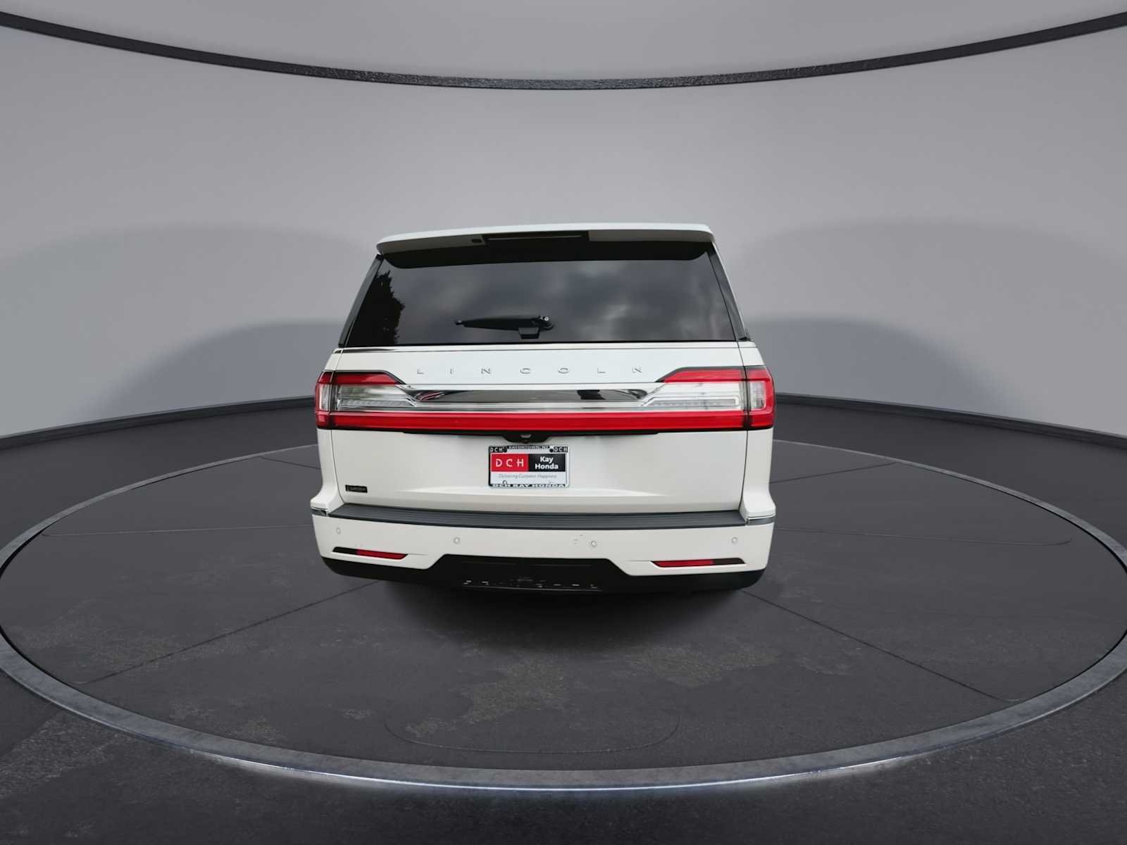 Used 2019 White Platinum Metallic Tri-Coat Lincoln Select image 7