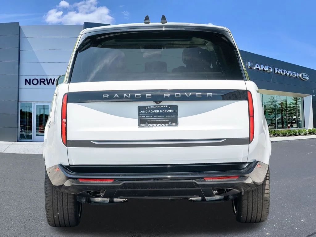 New 2026 Fuji White Land Rover SE image 5