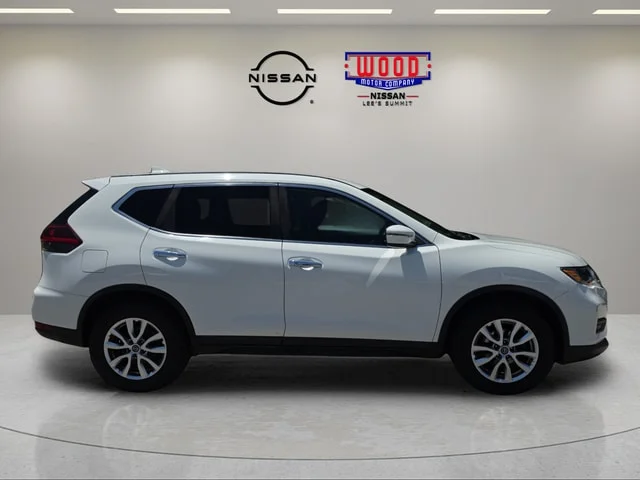 Used 2018 Glacier White Nissan SV image 2