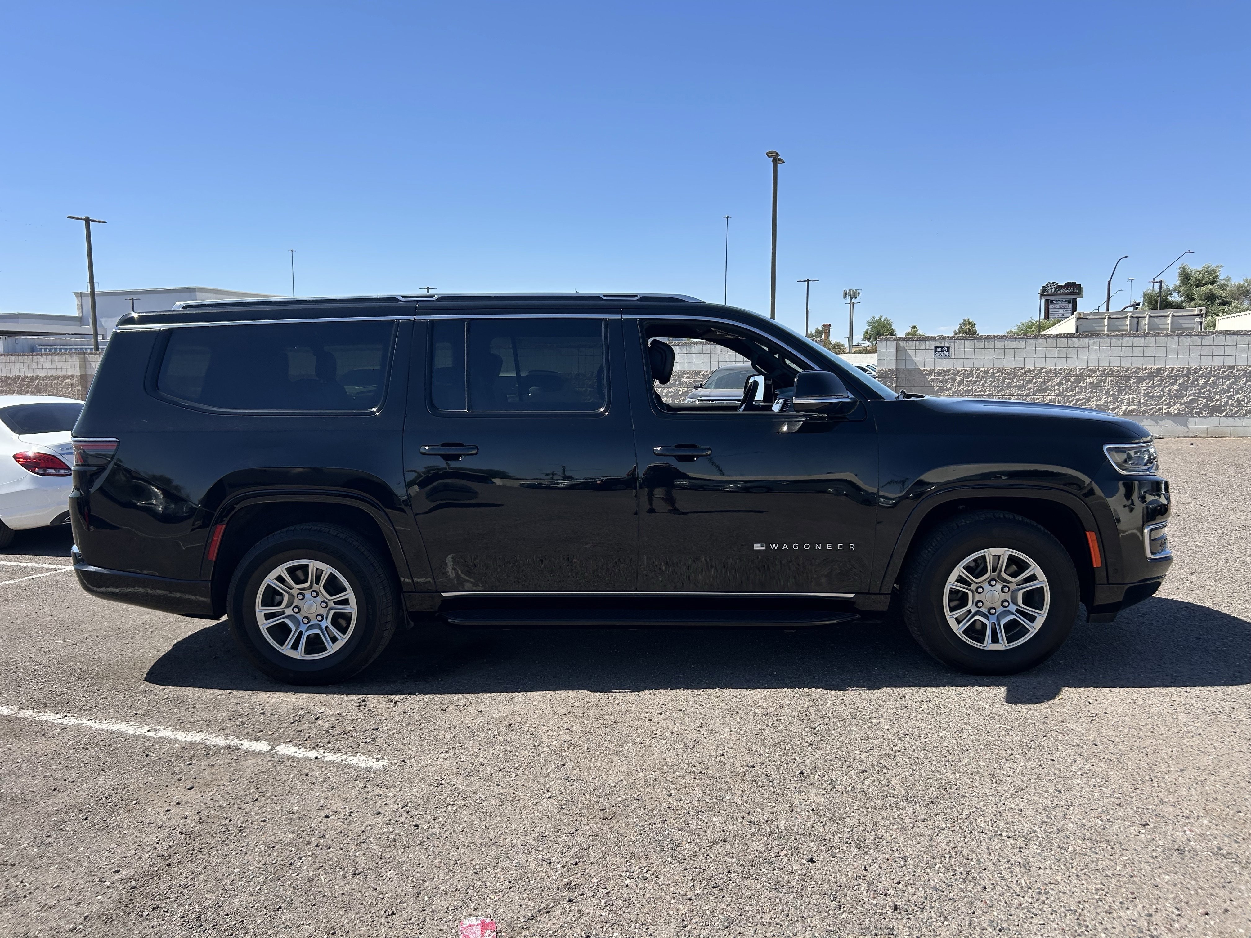 Used 2024 Diamond Black Crystal Pearlcoat Jeep Base image 6