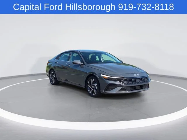 Used 2025 Gray Hyundai SEL Convenience image 2