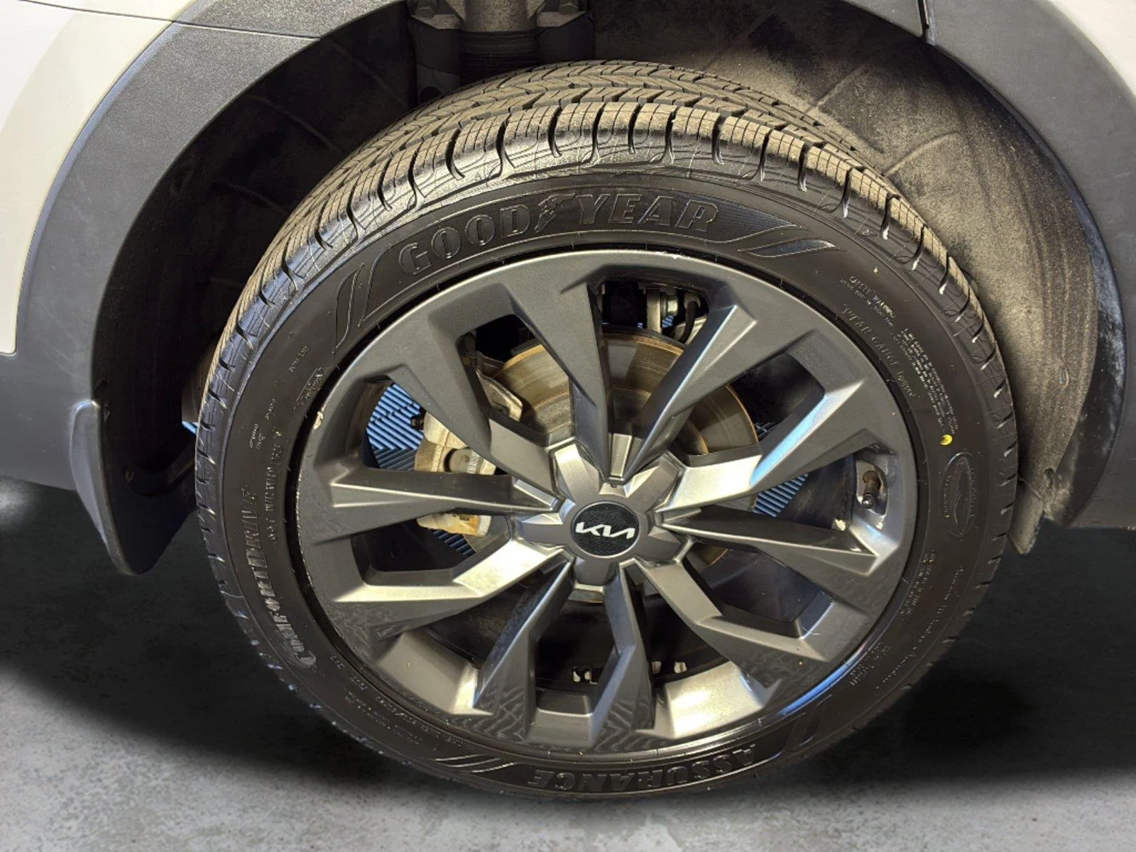 Used 2023 Wolf Gray Kia X-Line SX Prestige image 14