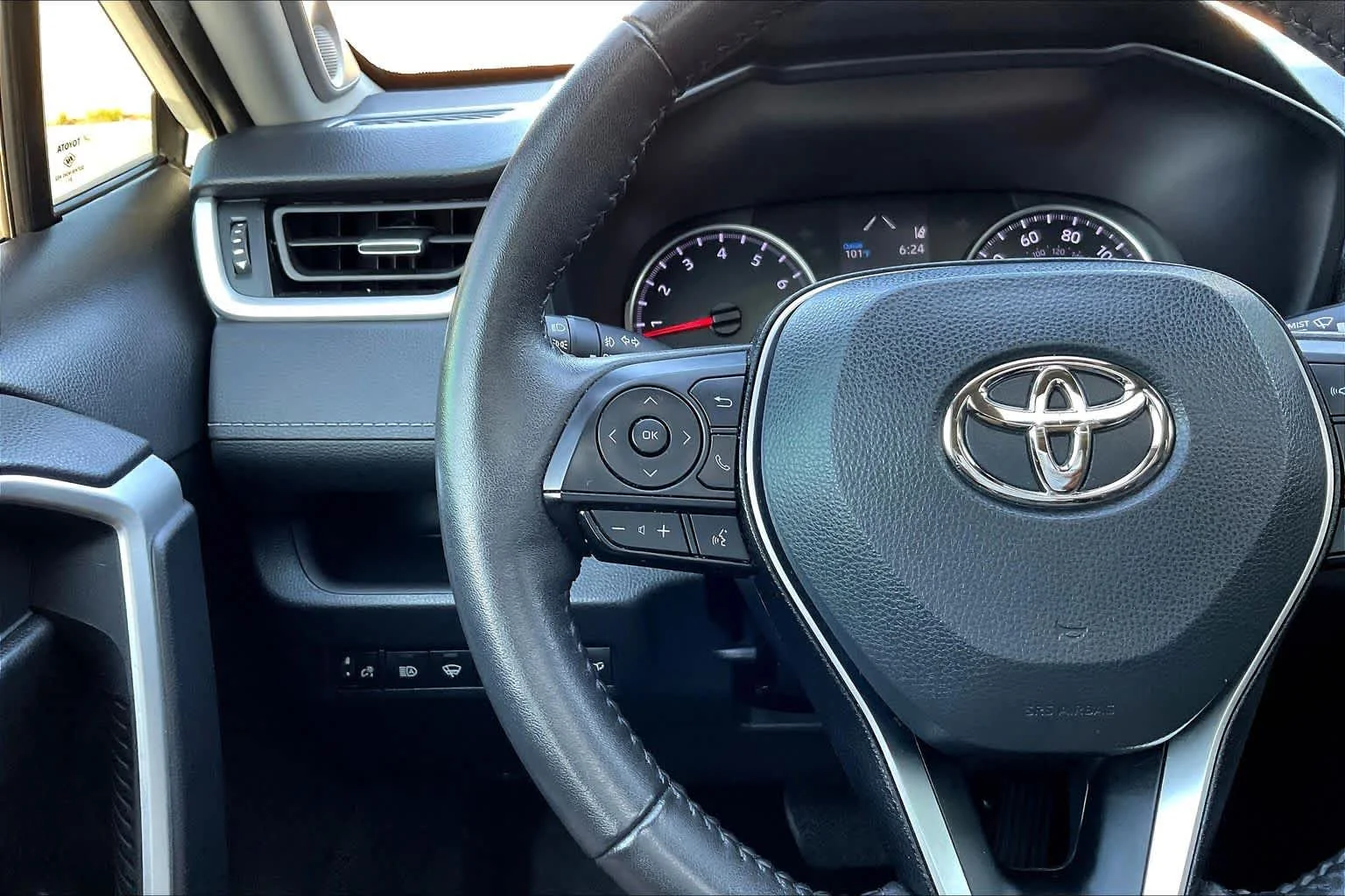 Used 2022 Blizzard Pearl Toyota XLE Premium image 24
