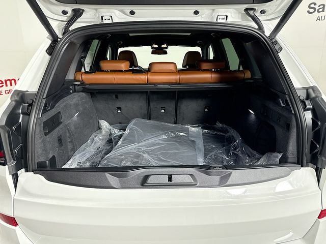 Used 2026 White BMW M60i image 28