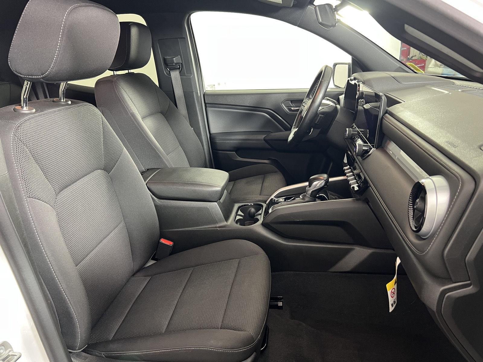 Used 2024 Summit White Chevrolet 4WD LT image 20