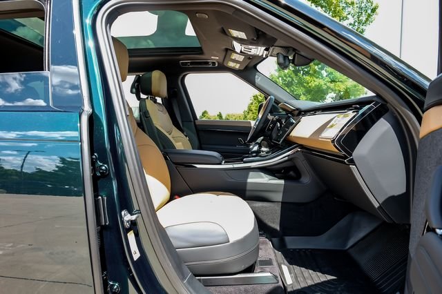 New 2026  Land Rover Dynamic SE image 40