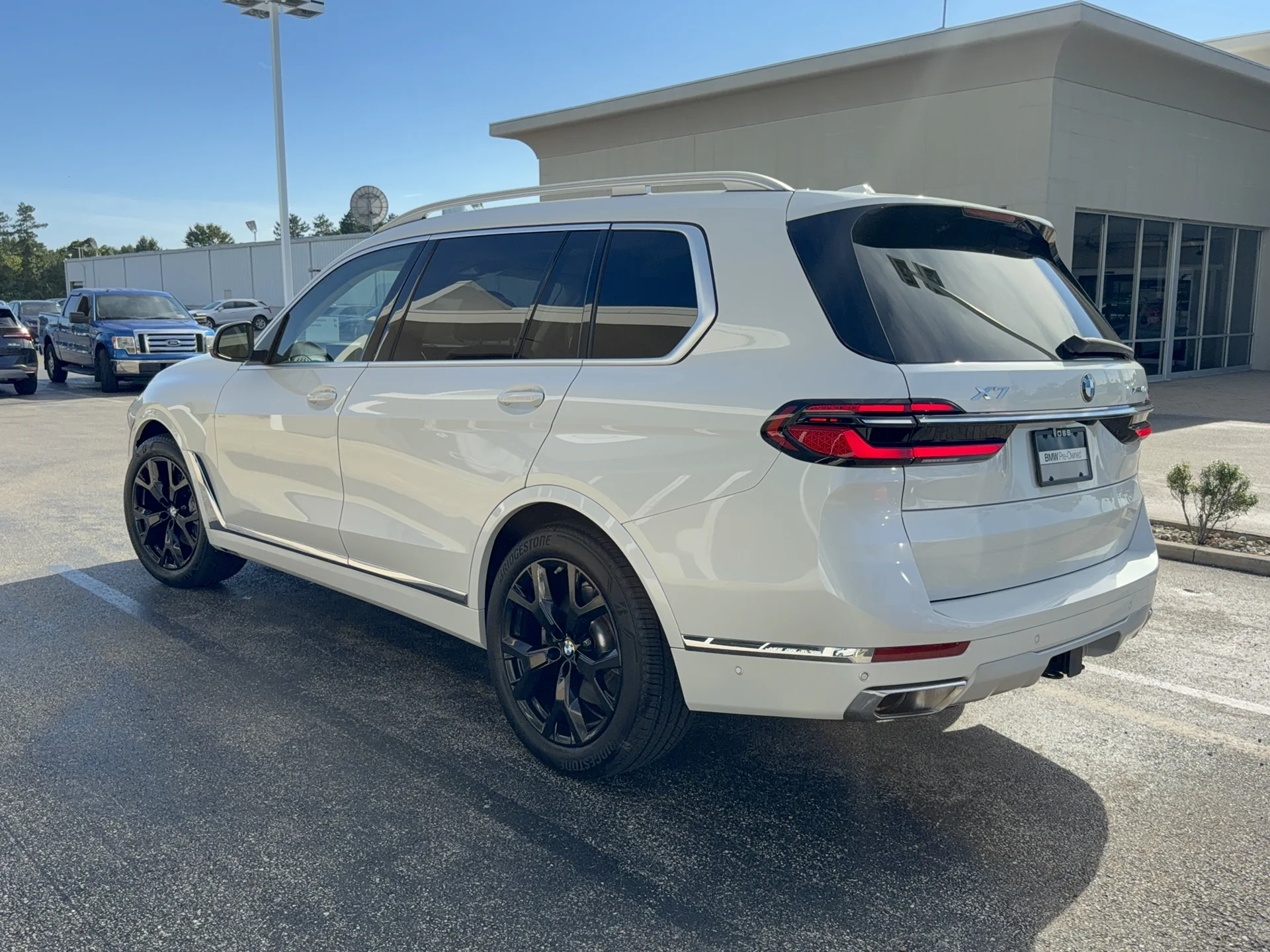 Used 2023 Alpine White BMW xDrive40i image 9