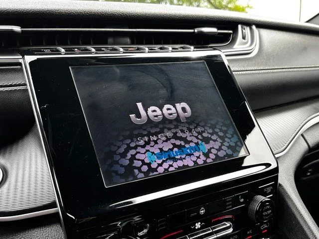 Used 2024 White Jeep Altitude image 11