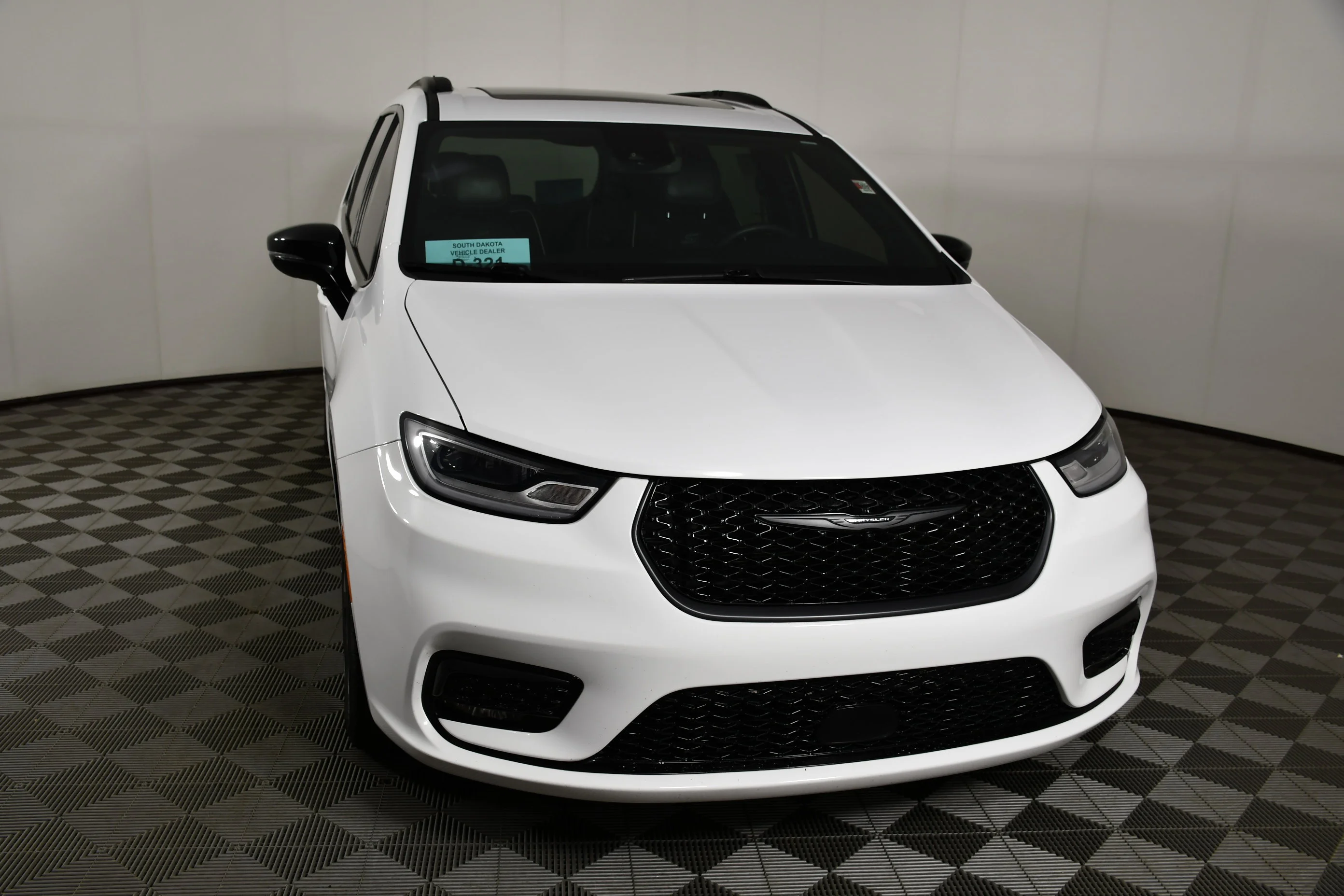 Used 2025 Bright White Clearcoat Chrysler Limited image 3