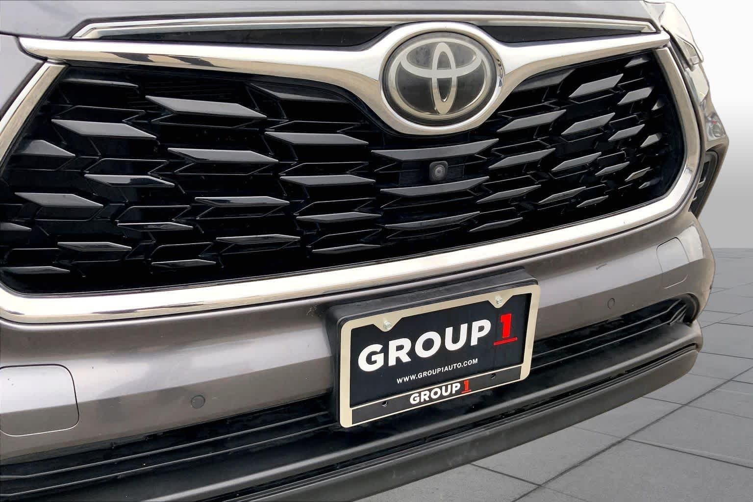 Used 2020 Magnetic Gray Metallic Toyota Limited image 29