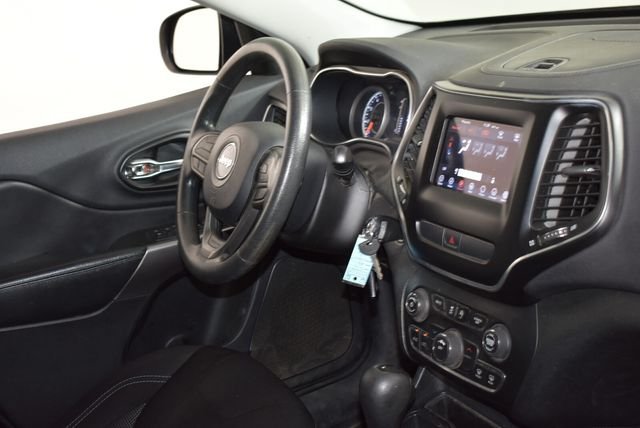 Used 2019 Red Jeep Latitude image 14