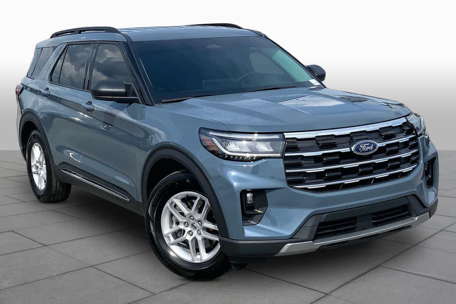 Used 2025 Vapor Blue Ford Active image 3