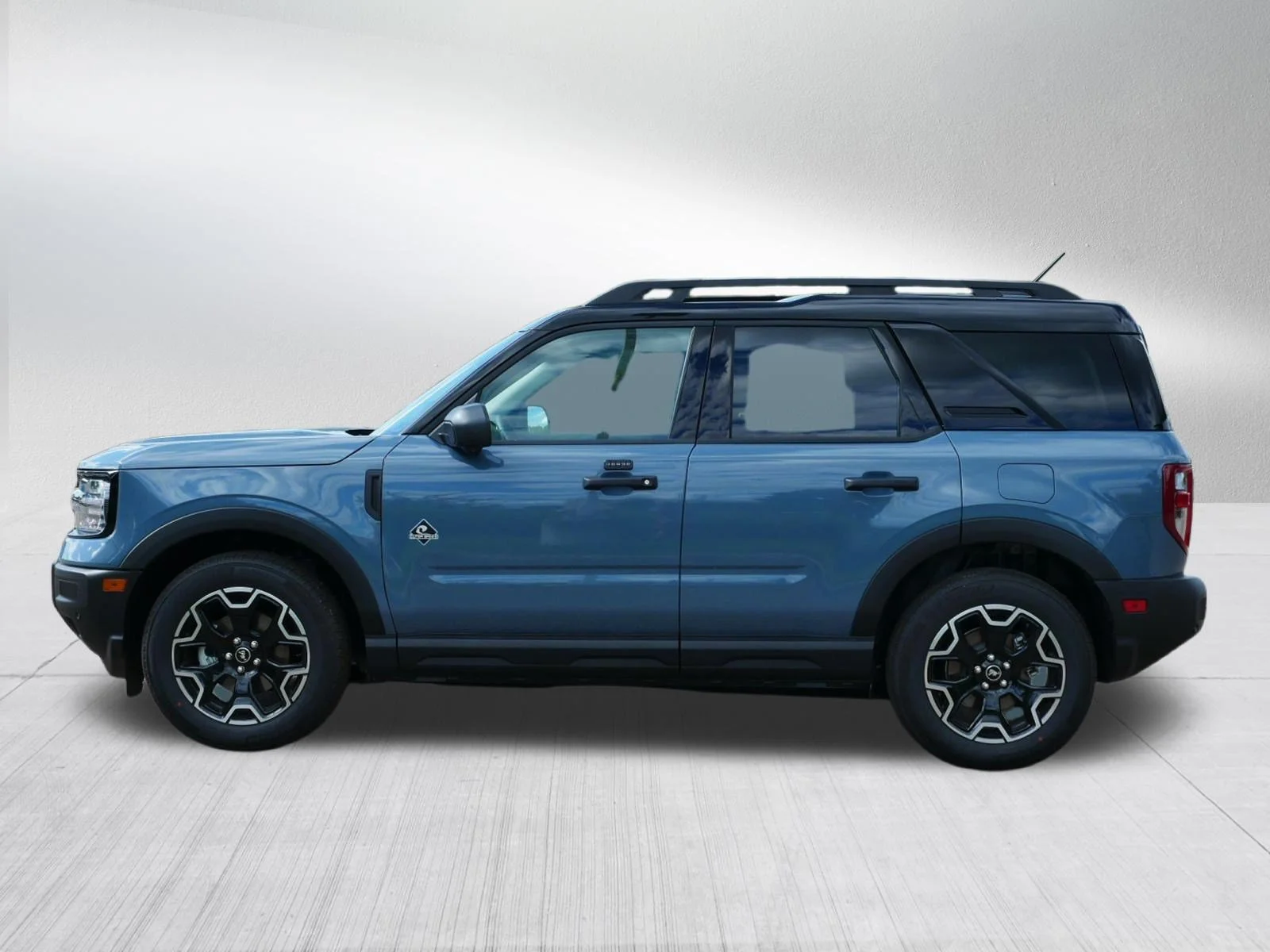 New 2026 Azure Gray Metallic Ford Outer Banks image 4