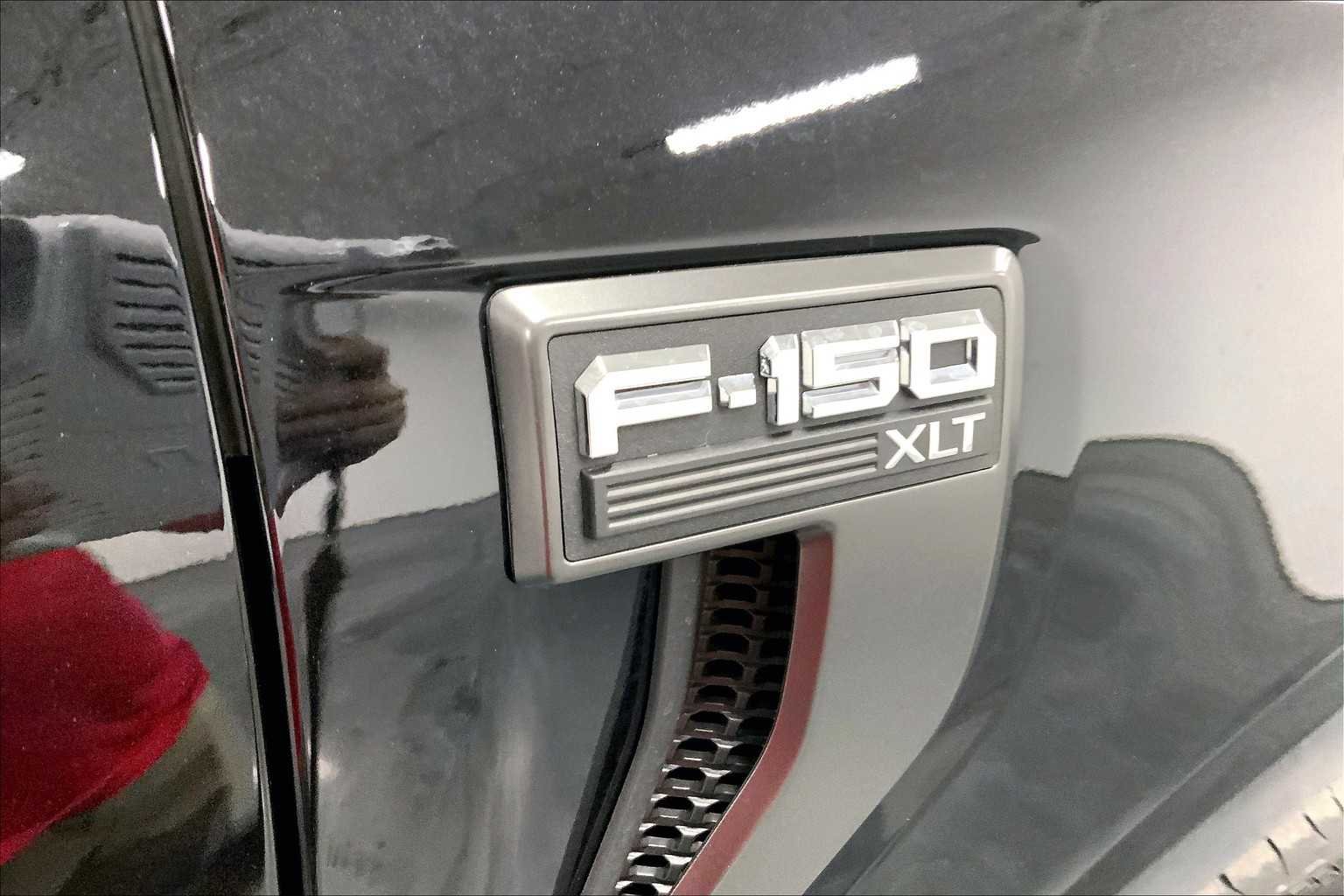 Used 2022 Agate Black Metallic Ford XLT image 9
