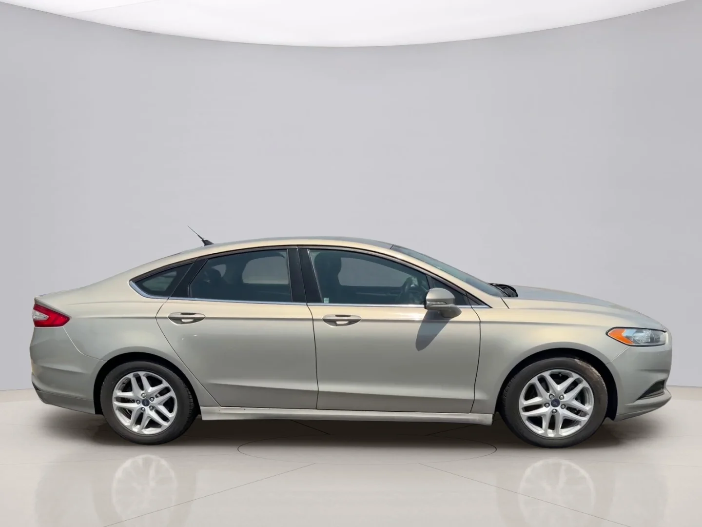 Used 2016 Gold Ford SE image 6