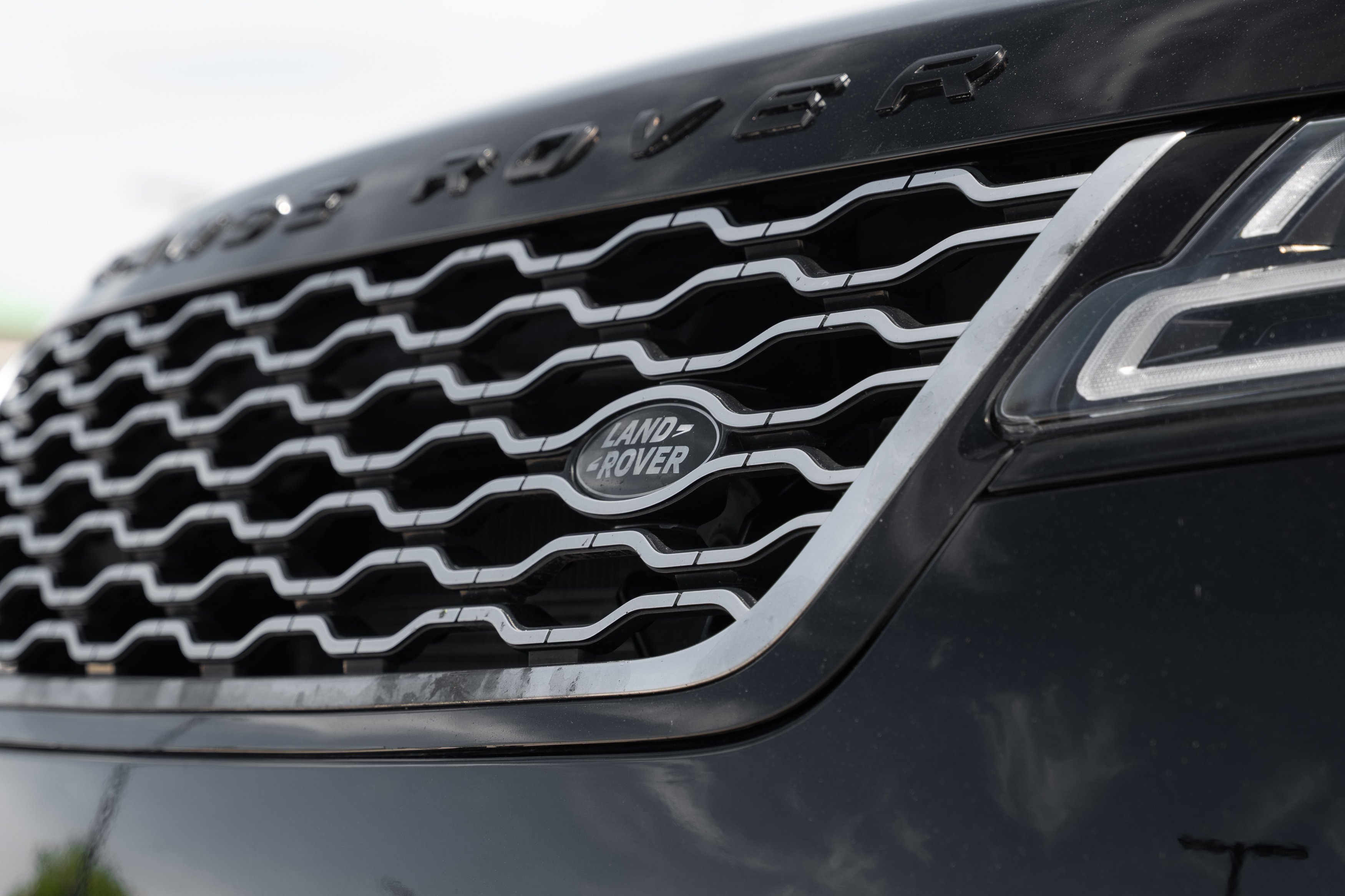 Used 2020 Santorini Black Metallic Land Rover S image 35