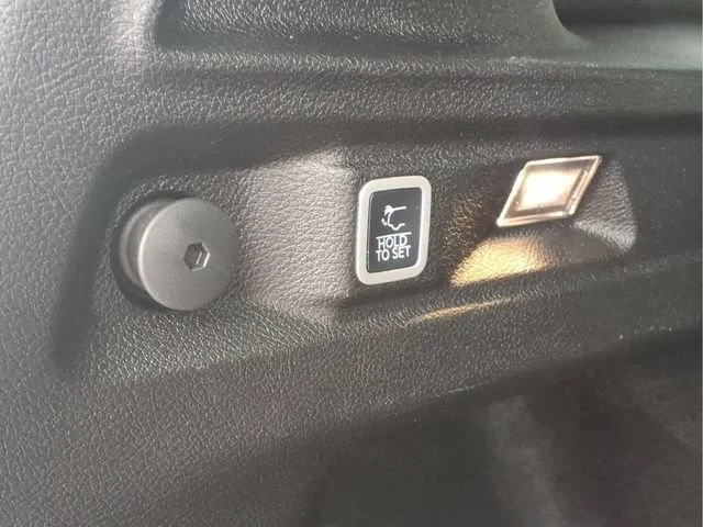 Used 2021 Silver Jeep Altitude 4x4 image 22
