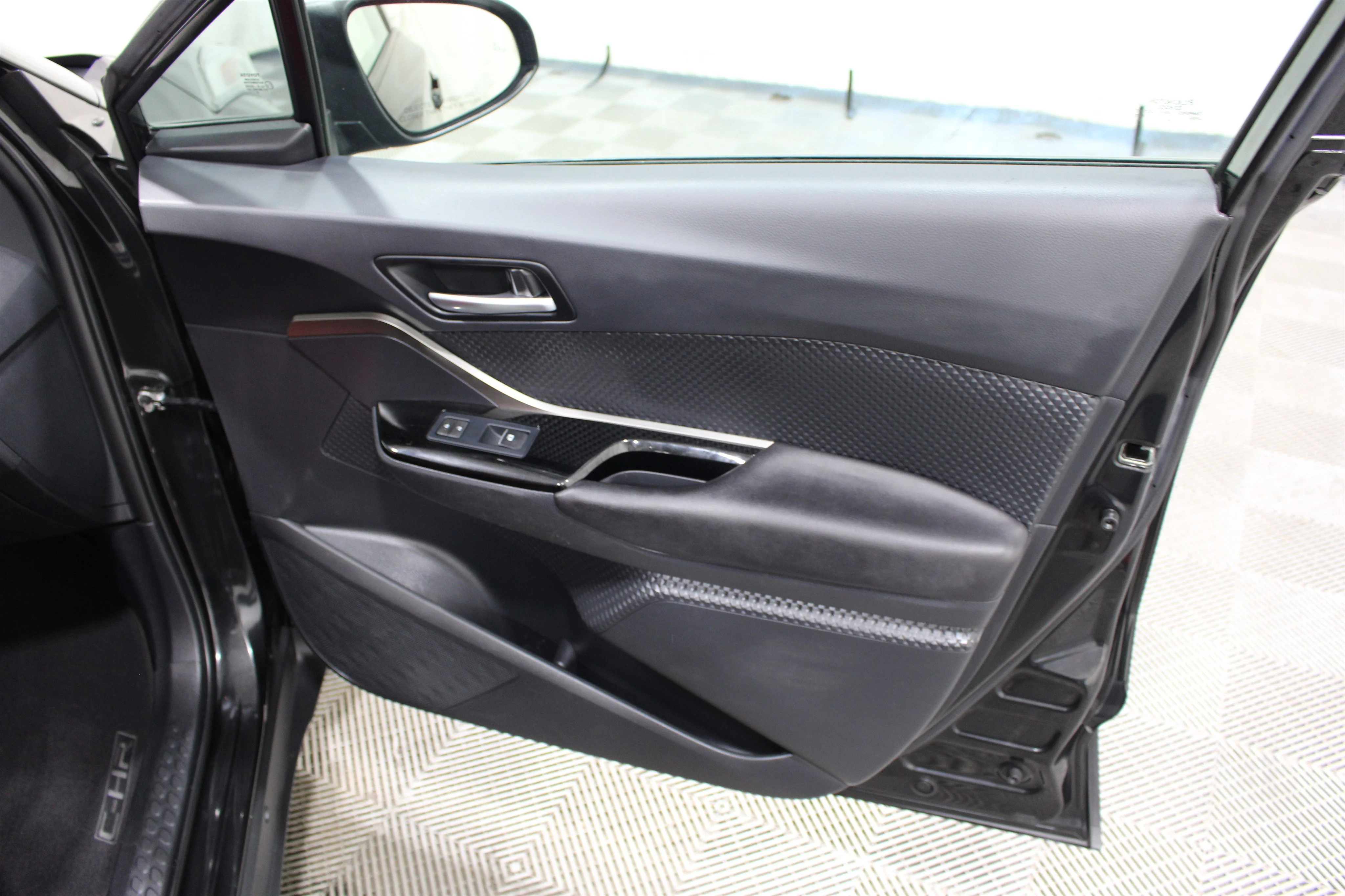 2019 Toyota C-HR XLE - Photo 26