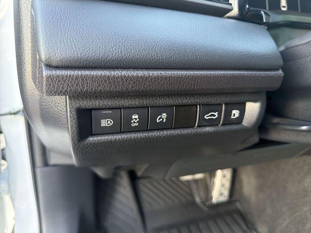 Certified Used 2025 WIND CHILL PEARL Toyota  image 11