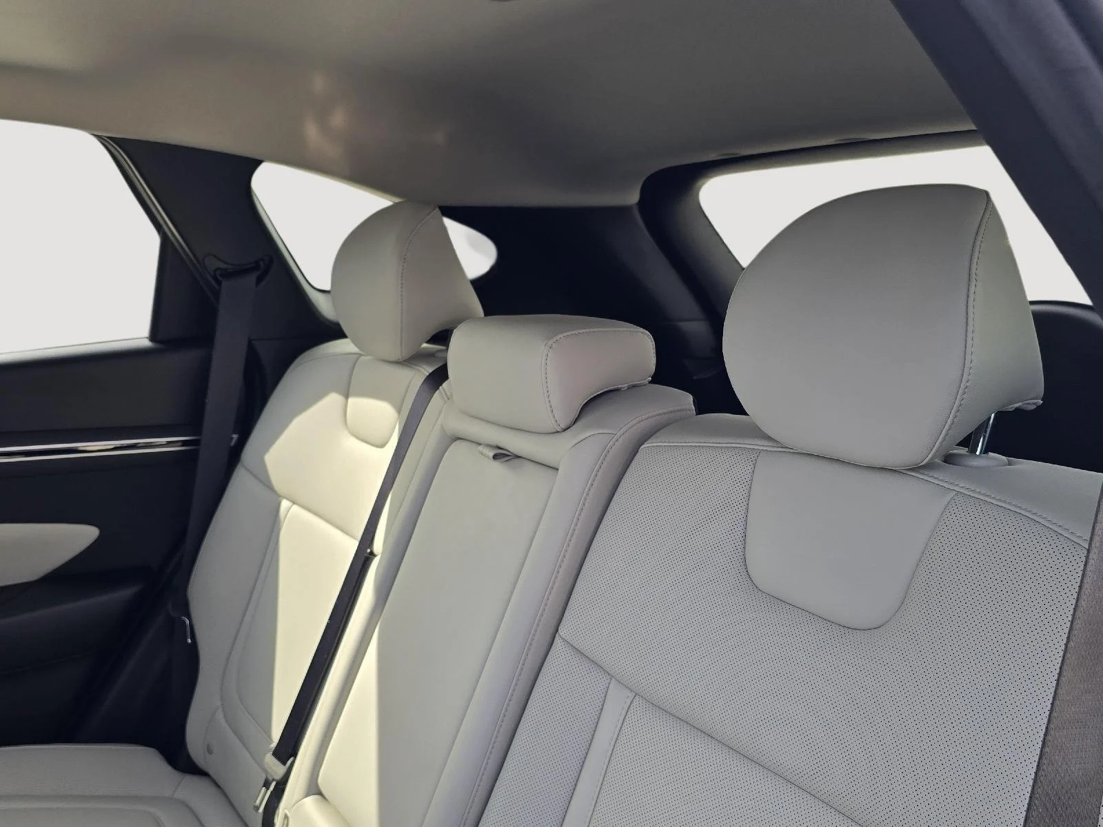 Used 2023 White Hyundai SEL image 9