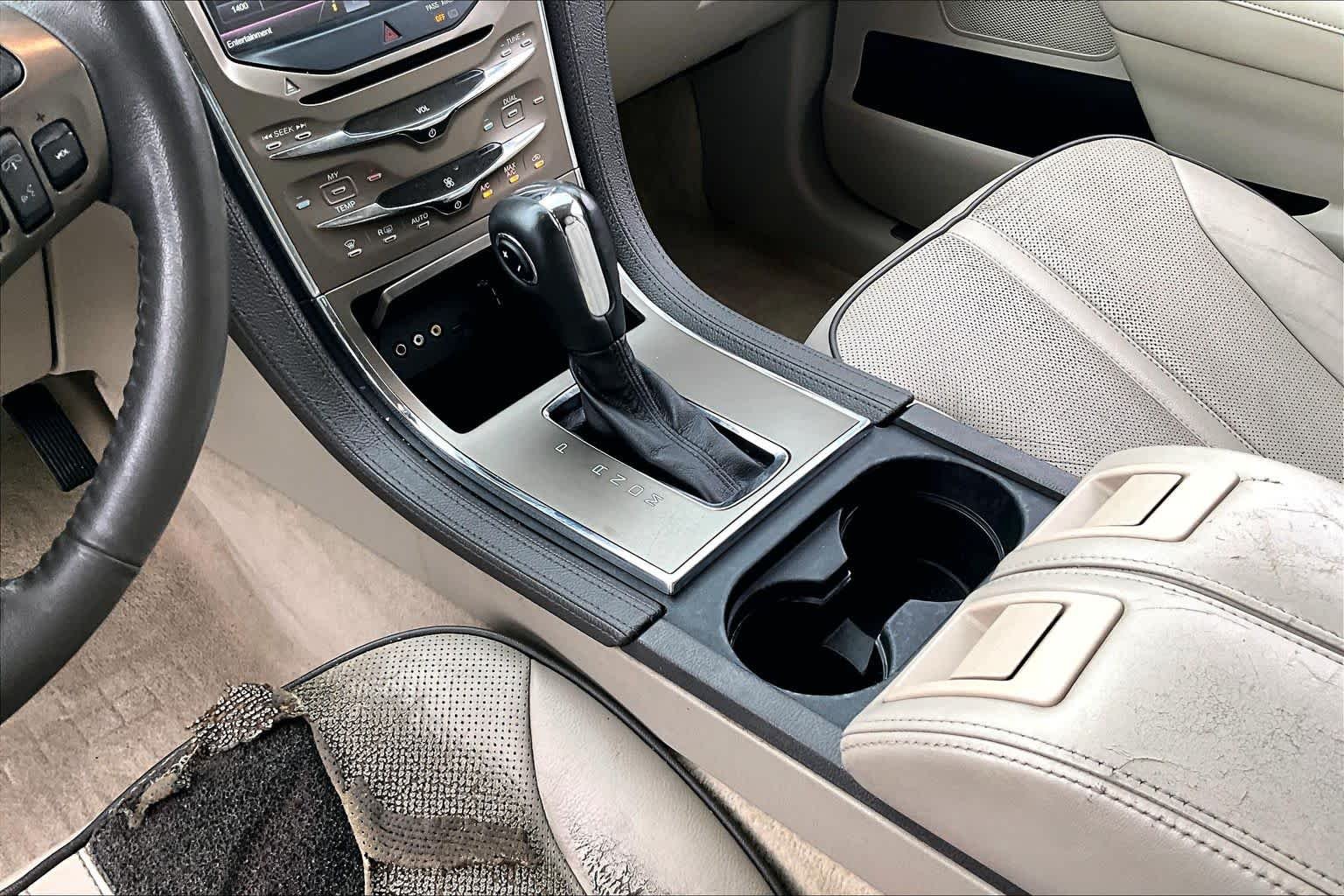 Used 2011 Tuxedo Black Metallic Lincoln  image 15