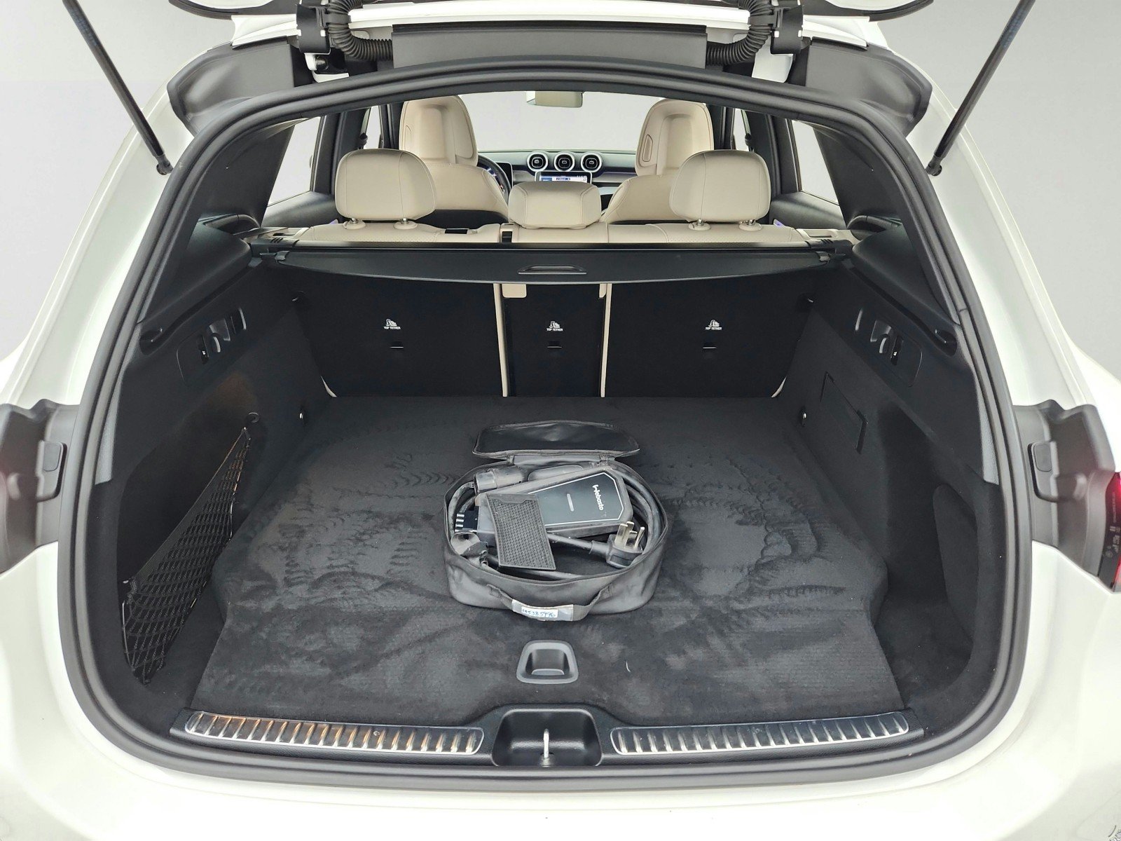 Certified Used 2025 Polar White Mercedes-Benz GLC 350e image 31