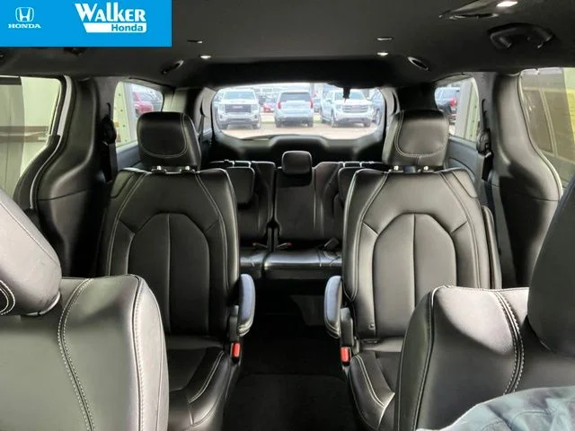 2025 Chrysler Pacifica Select - Photo 33