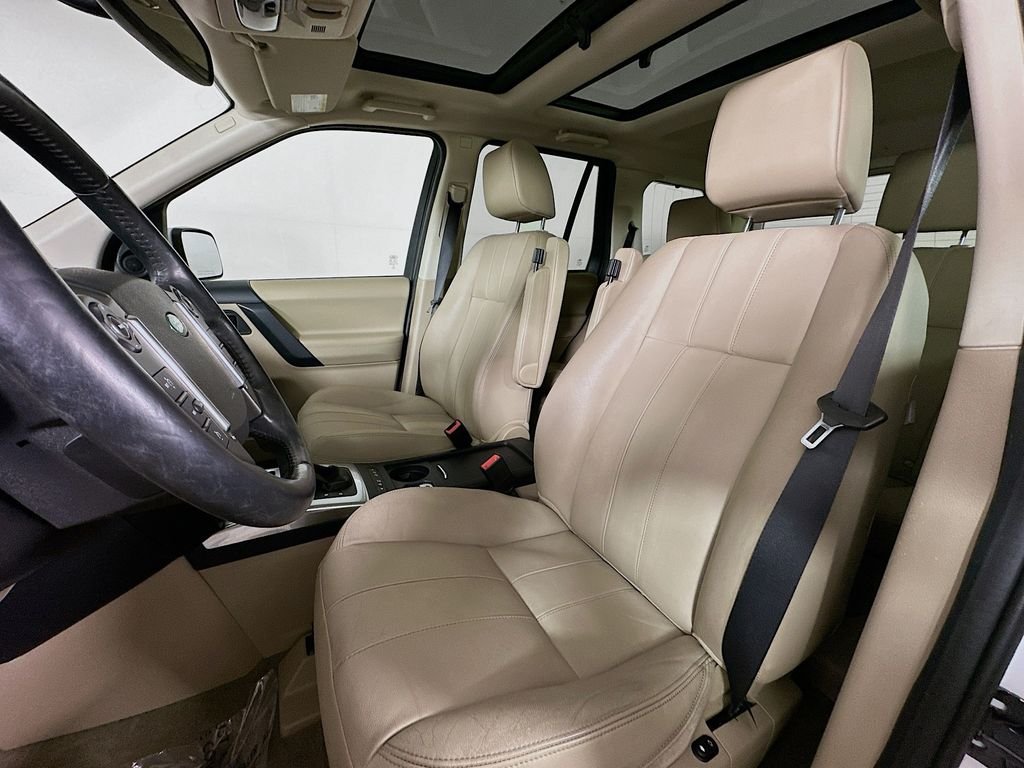 Used 2013 Fuji White Land Rover  image 11