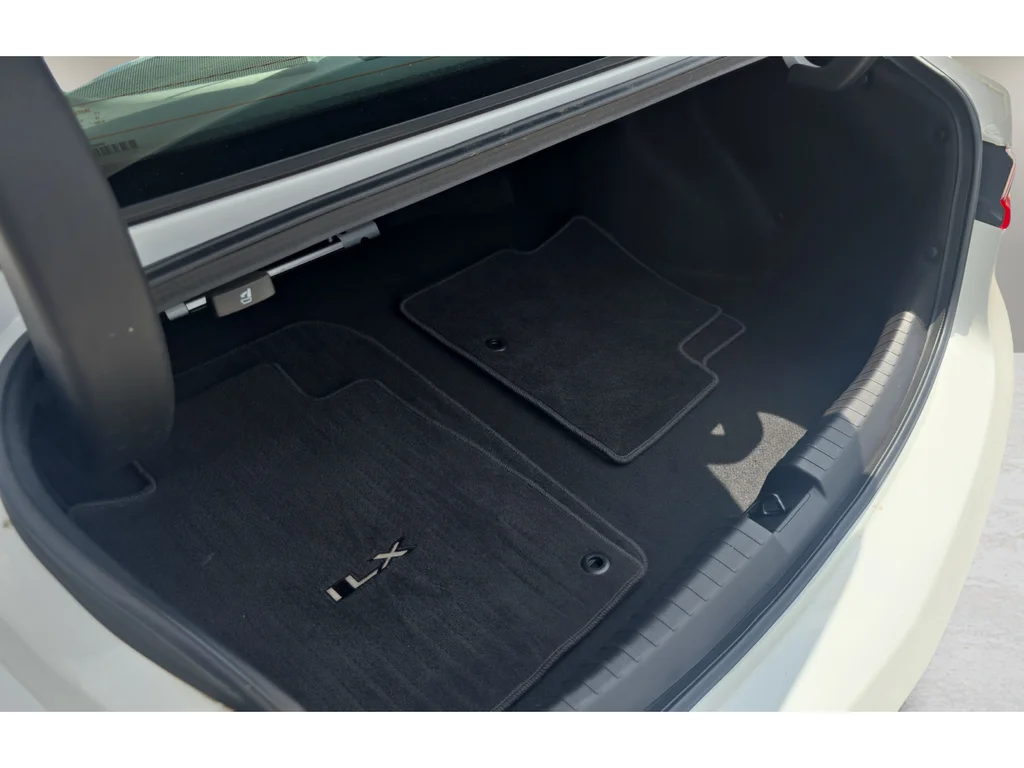 Used 2021 White Acura Premium and A-SPEC Packages image 9