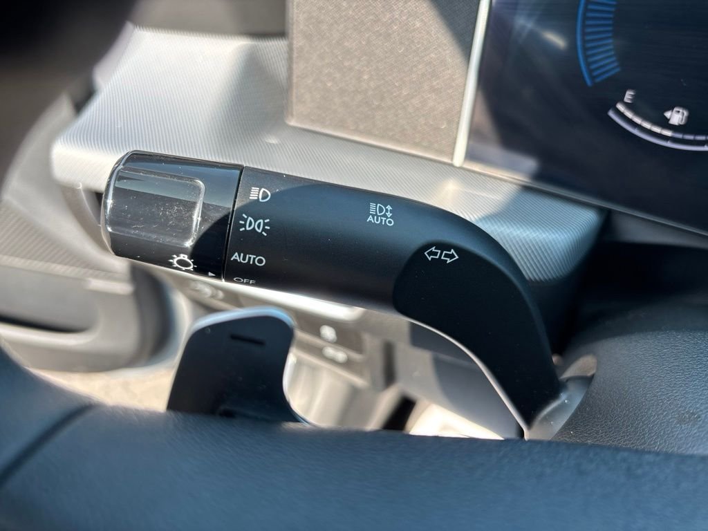 Used 2025 Blue Hyundai SEL image 31