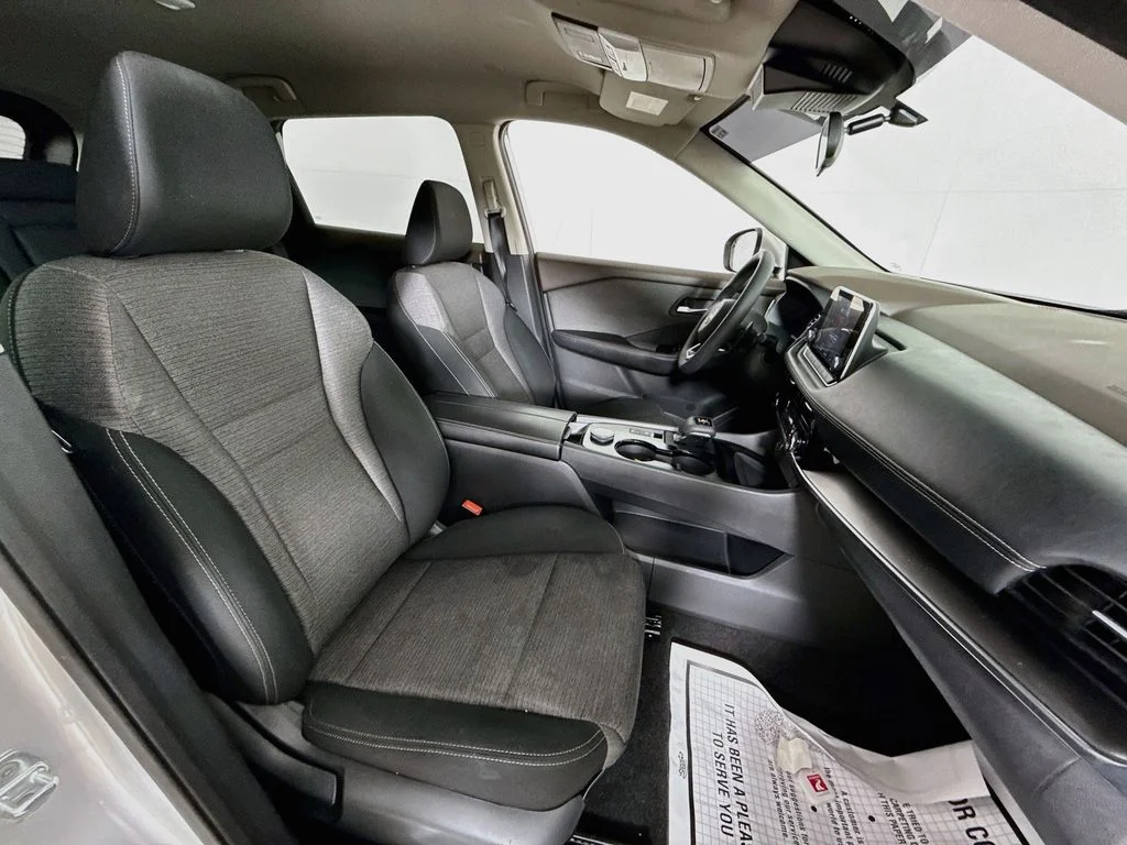Used 2022 Brilliant Silver Metallic Nissan SV image 26